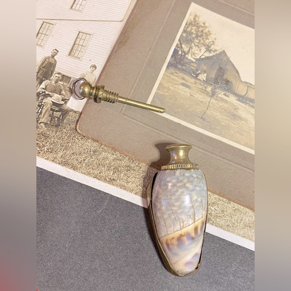 Vintage Brass & Shell Perfume Scent Bottle Pendant - Picture 7 of 12